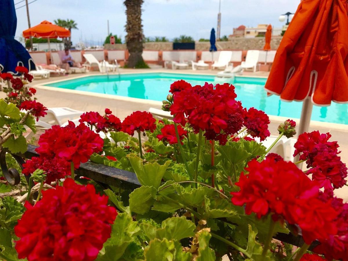 Miranta Hotel - Apartments & Studios Aegina Luaran gambar